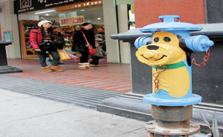 广西步行街引人注目的消防栓