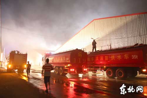 哈尔滨消防部门调来多个中队参与灭火救援