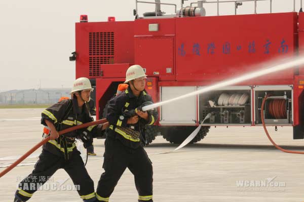 南京机场二号跑道消防实战演练