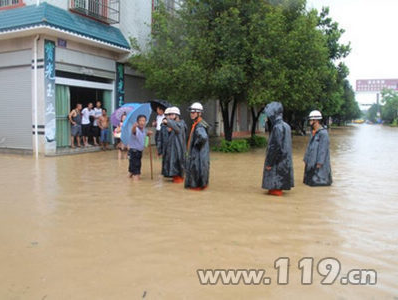 宏州丽市暴雨