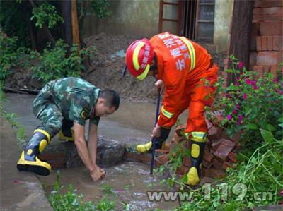 玉溪李棋组暴雨致村子被淹