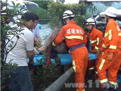 沈海高速两车相撞