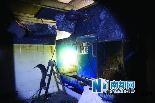 深圳工厂发生爆炸 车间烧焦天花板被掀翻