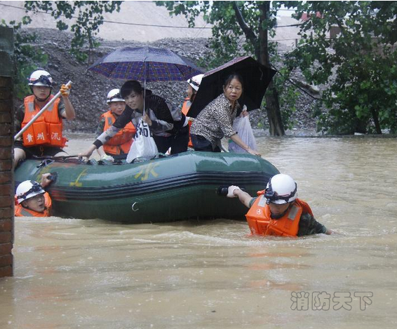 凯里市暴雨致山洪暴发群众被困